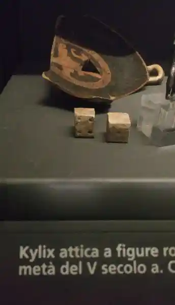 Cubes with four, five circles, solar disc on plate, Santa Maria della Scala